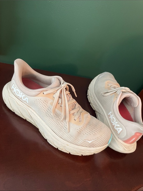 Hoka Shoes - Hoka Arahi 7  Athletic Running Shoes